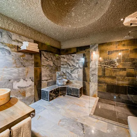 Majestic Cave House *