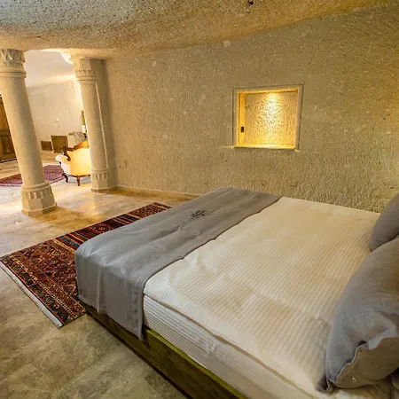 Majestic Cave House Hotel *
