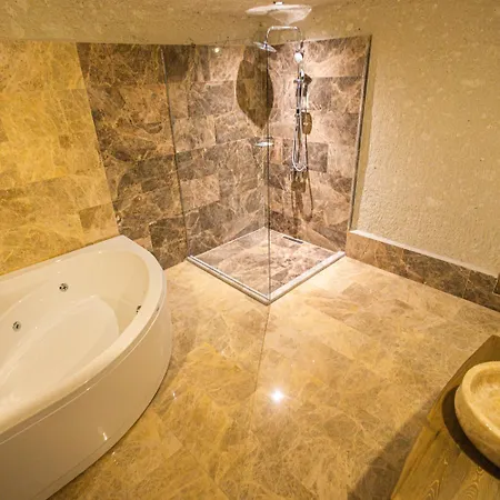 Majestic Cave House *