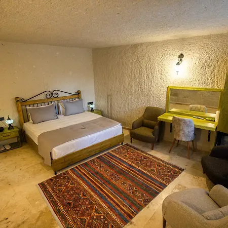 Majestic Cave House Hotel *