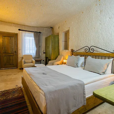 Majestic Cave House نفسهير