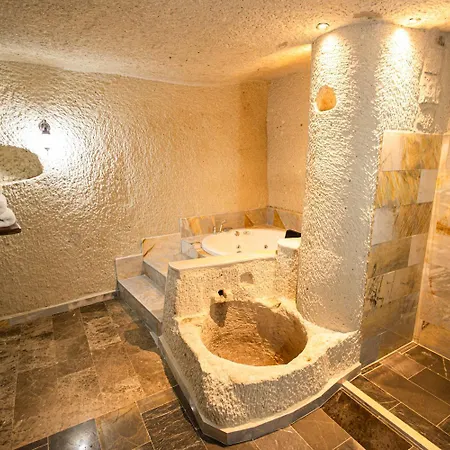 Majestic Cave House فندق *