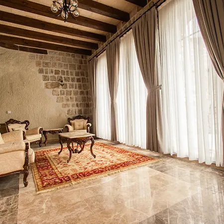 Hotel Majestic Cave House