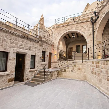 Majestic Cave House *