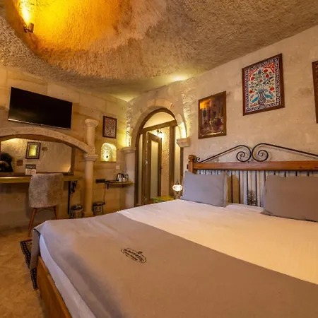 Majestic Cave House מלון *