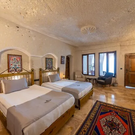 מלון Majestic Cave House