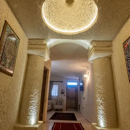 Majestic Cave House מלון *