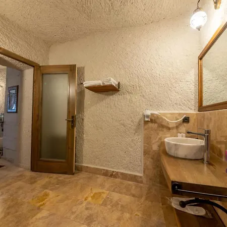 מלון Majestic Cave House