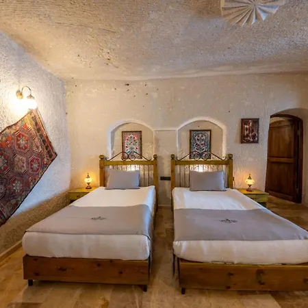 Majestic Cave House מלון