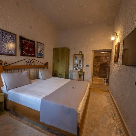 Majestic Cave House מלון
