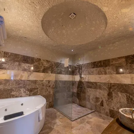 Majestic Cave House מלון