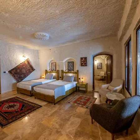 Majestic Cave House *