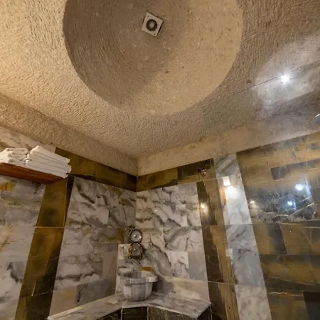 Majestic Cave House *