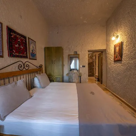 מלון Majestic Cave House *