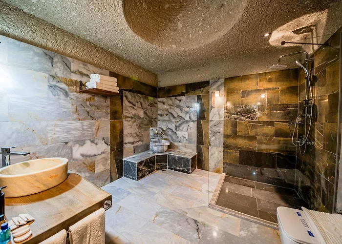 Majestic Cave House *