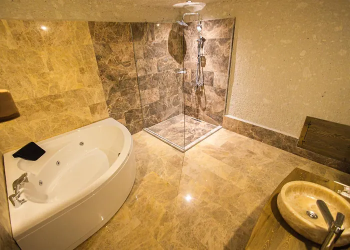 Majestic Cave House *