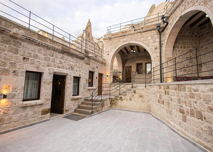 Majestic Cave House *